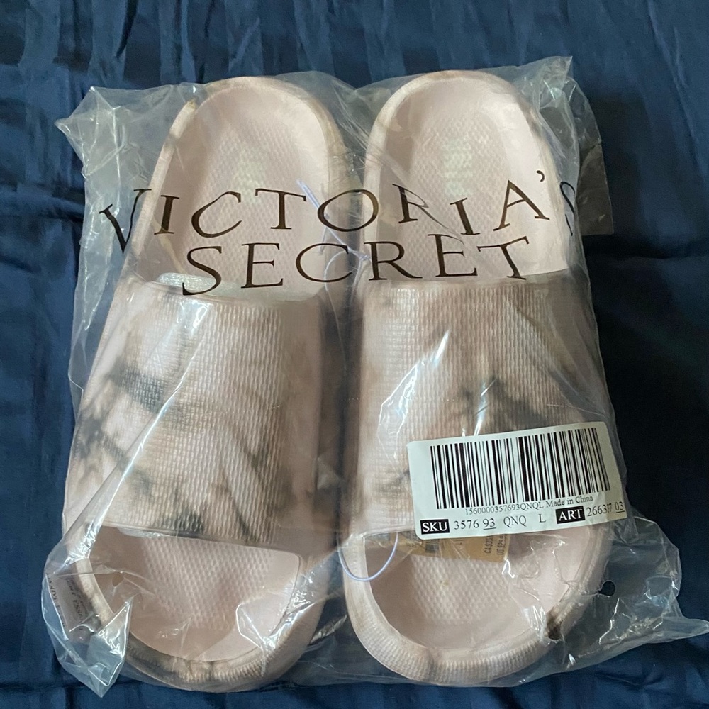 Victoria’s Secret PINK Pillow Slides